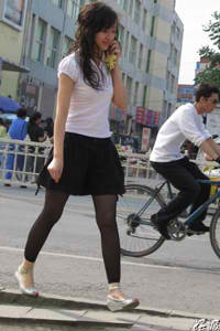 老卫抱着淑蓉进房间第八集视频